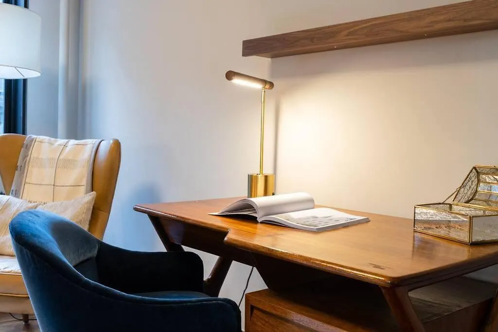 E10-3 3Br Designer Townhouse Apartment New York United States