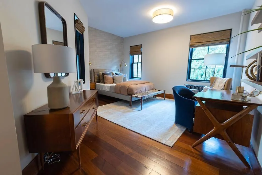 E10-3 3Br Designer Townhouse Apartment New York United States