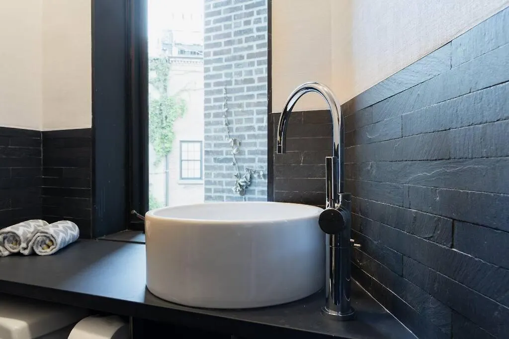 E10-3 3Br Designer Townhouse Apartment New York