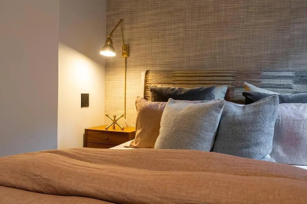 E10-3 3Br Designer Townhouse Apartment New York United States