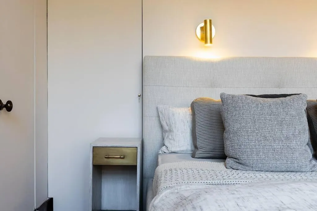 E10-3 3Br Designer Townhouse Daire New York